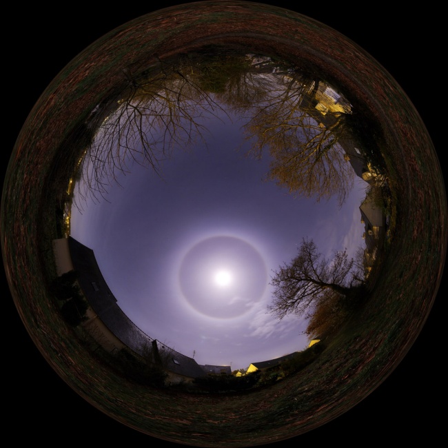 Circle 'round the Moon