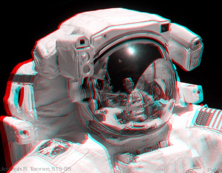 STS-115: Stereo Portrait