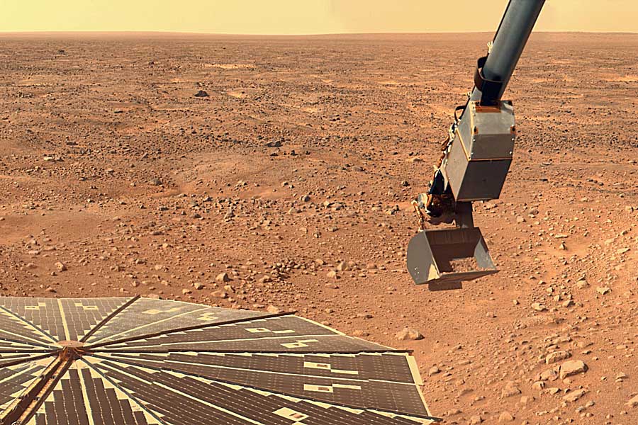 Phoenix Digs for Clues on Mars
