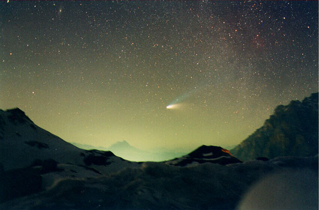 Comet Hale-Bopp Over Val Parola Pass
Credit:
