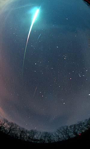 A Leonid Bolide Over Kansas