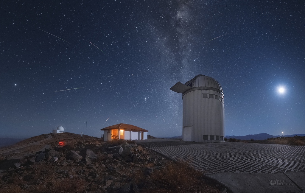 Lyrids in Southern Skies