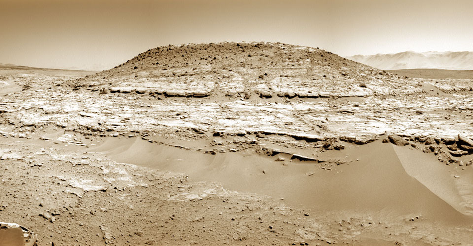 Curiosity Inspects Mt. Remarkable on Mars